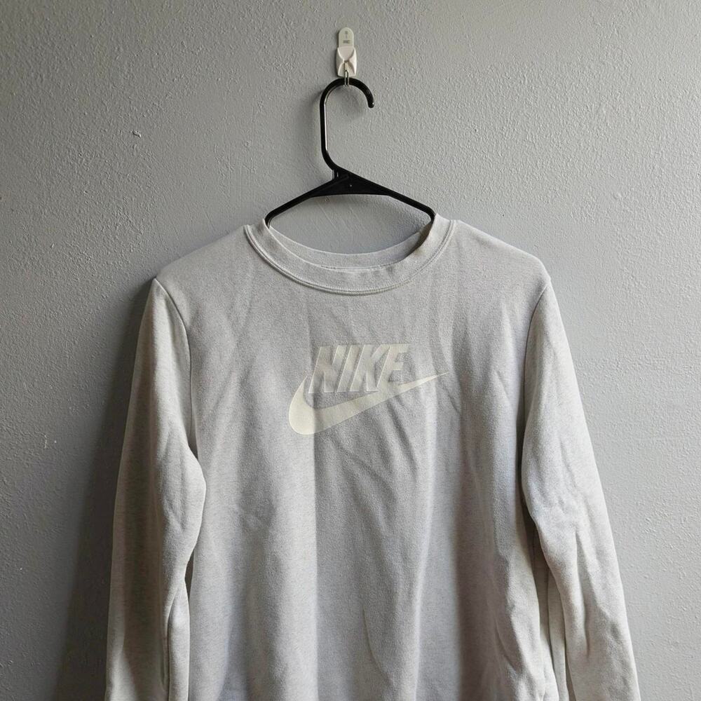 Gray nike long sleeve sweatshirt